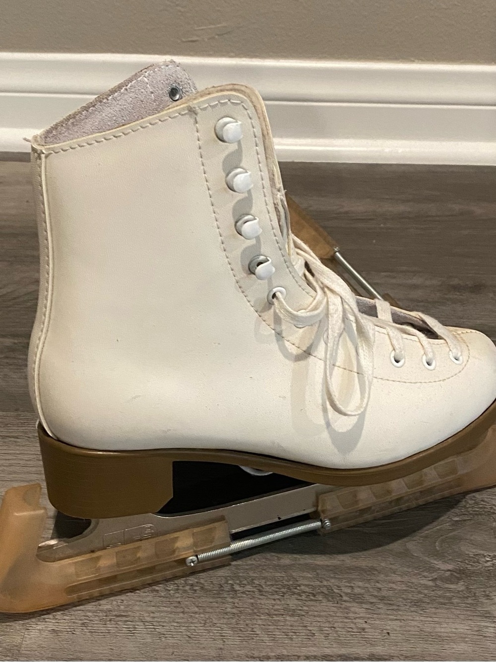 Women’s White Figure Ice Skates - Classic Lace-Up Design
